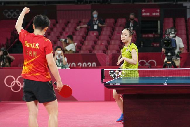 他的眼神告 他的眼神告